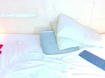 Juicy-tits69  live sex cam