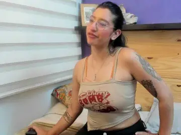 Sarahy-evans  live sex cam
