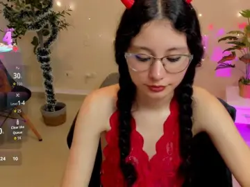 Alexa-Daddario  live sex cam