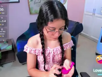 Alexa-Daddario  live sex cam