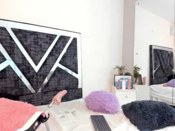 Briana-Goldd  live sex cam