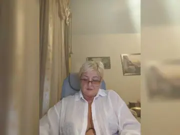 KarinkaSweet  live sex cam