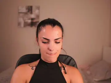 Paulinemedonca  live sex cam