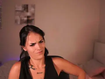 Paulinemedonca  live sex cam