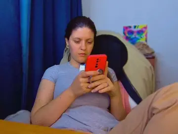 Ann-mikele  live sex cam