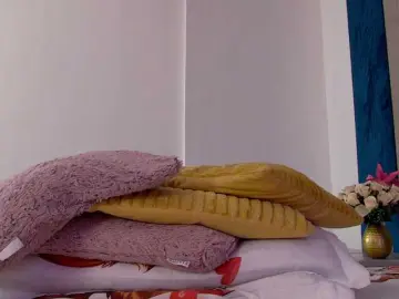 Foxxxy-MILF  live sex cam