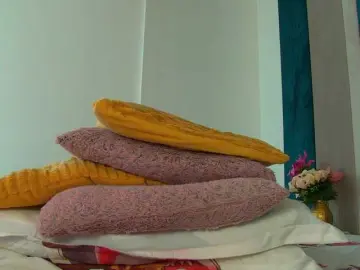 Foxxxy-MILF  live sex cam