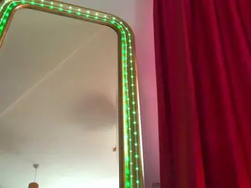 Foxxxy-MILF  live sex cam