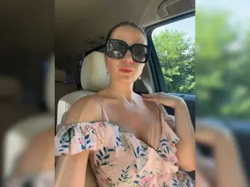 Heleni22  live sex cam