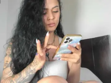 Ohyesly  live sex cam