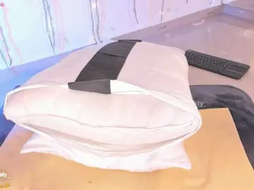 Ohyesly  live sex cam