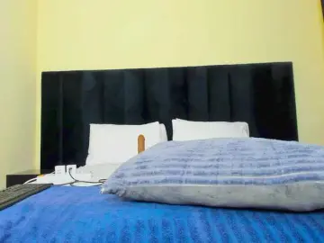 Pretty-Queen  live sex cam