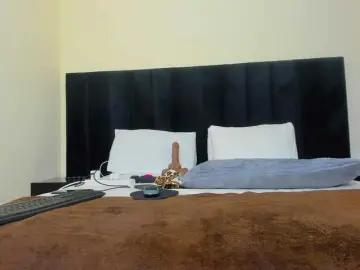 Pretty-Queen  live sex cam