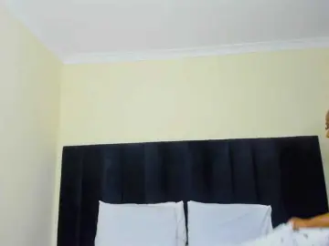 Pretty-Queen  live sex cam