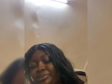 Bustychichi  live sex cam