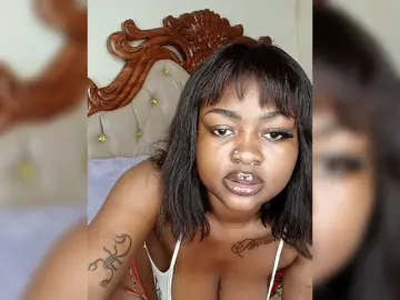 Bustychichi  live sex cam