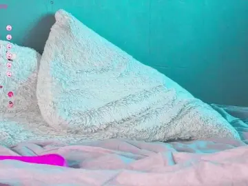 FrankieFoxie  live sex cam