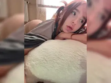 LittleDelora  live sex cam