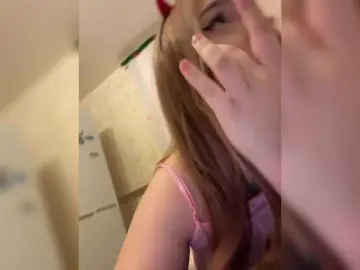 LittleDelora  live sex cam