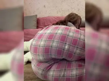 LittleDelora  live sex cam