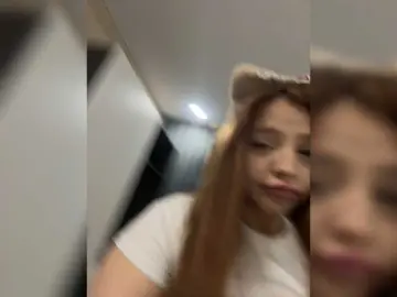 LittleDelora  live sex cam