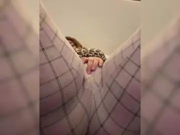 LittleDelora  live sex cam