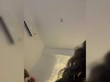 LittleDelora  live sex cam