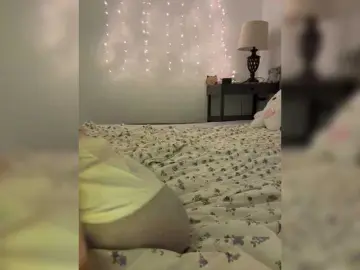 LittleDelora  live sex cam
