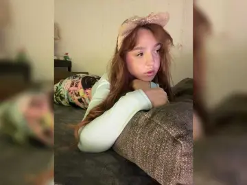 LittleDelora  live sex cam