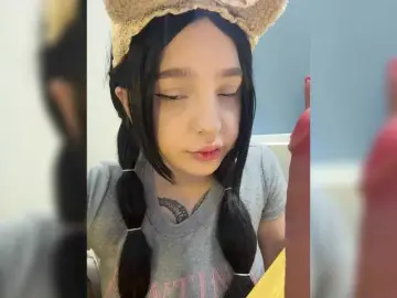 LittleDelora  live sex cam