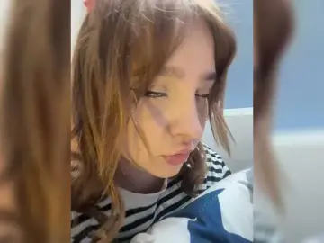 LittleDelora  live sex cam