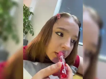 LittleDelora  live sex cam