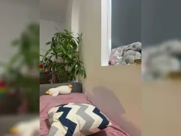 LittleDelora  live sex cam