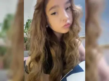 LittleDelora  live sex cam