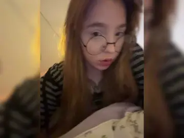 LittleDelora  live sex cam