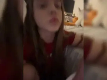 LittleDelora  live sex cam