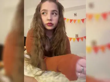 LittleDelora  live sex cam
