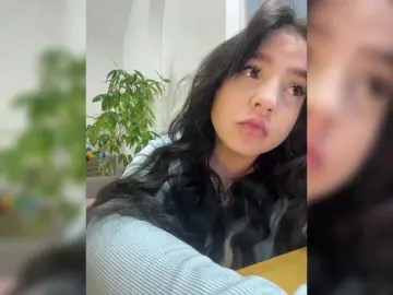 LittleDelora  live sex cam