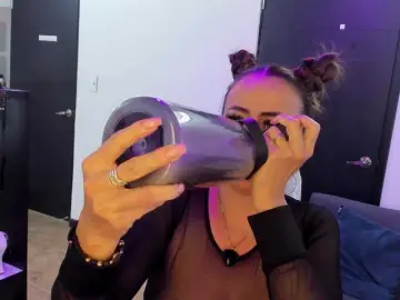 MAGHENTA  live sex cam