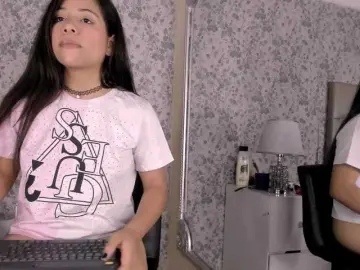 CloheBell  live sex cam