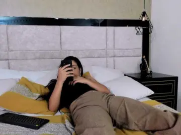 CloheBell  live sex cam