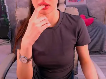 EmiliSkyy  live sex cam