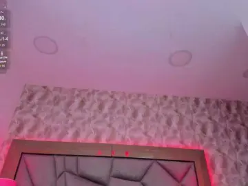 NicoleHills  live sex cam