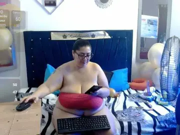 Bubis-laru53  live sex cam