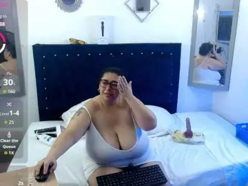 Bubis-laru53  live sex cam