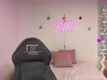 Candyy-tay1  live sex cam