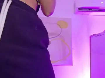 Hornysweetebony  live sex cam