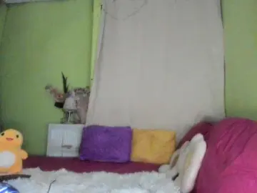 RoseTinz45  live sex cam