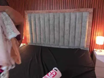 EmilyyWillis  live sex cam