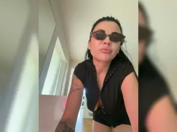 Nikanika27  live sex cam
